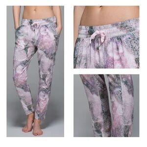 Lululemon Namaskar Pant II in Sugar Crush Multi - size 6